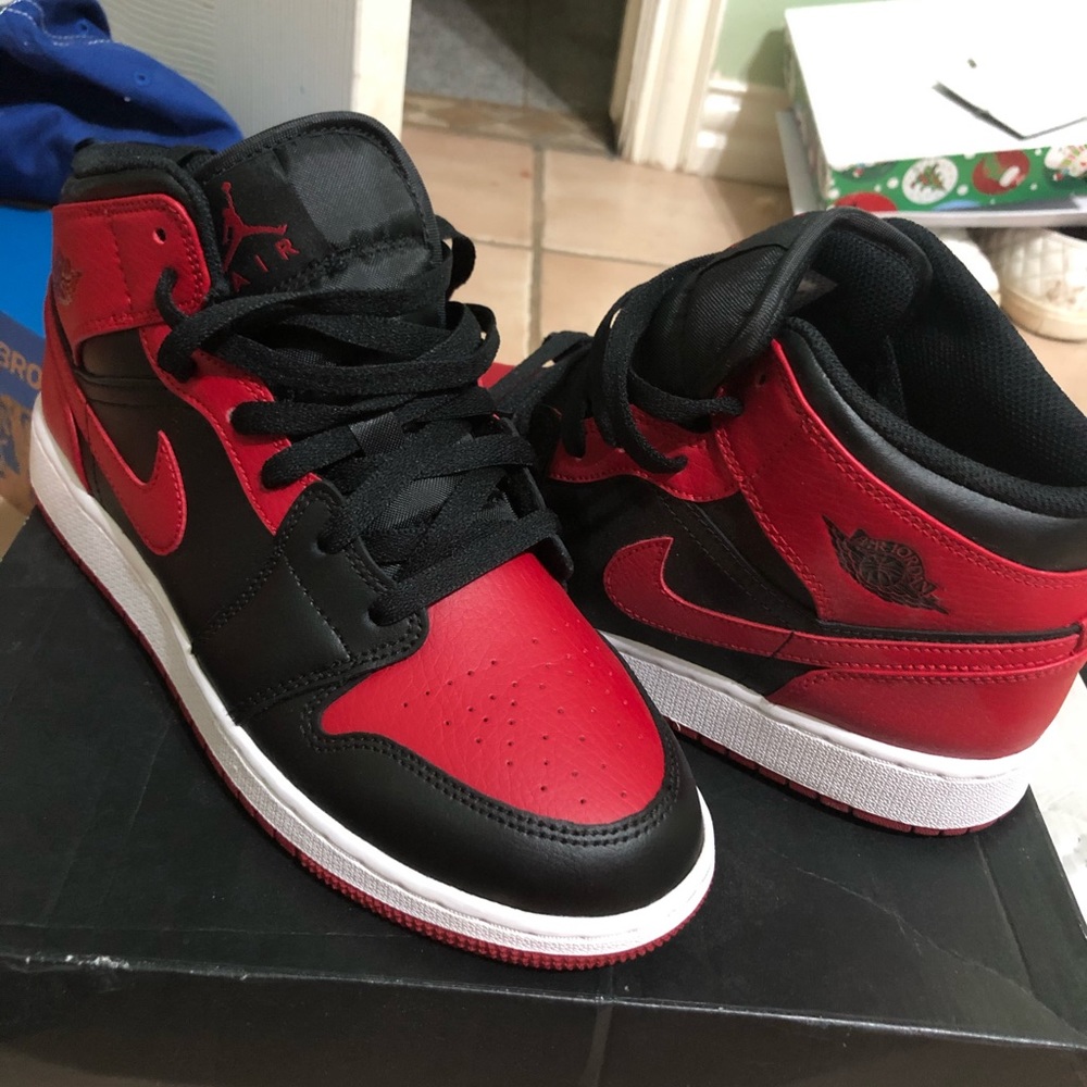 Jordan 1 banned mids